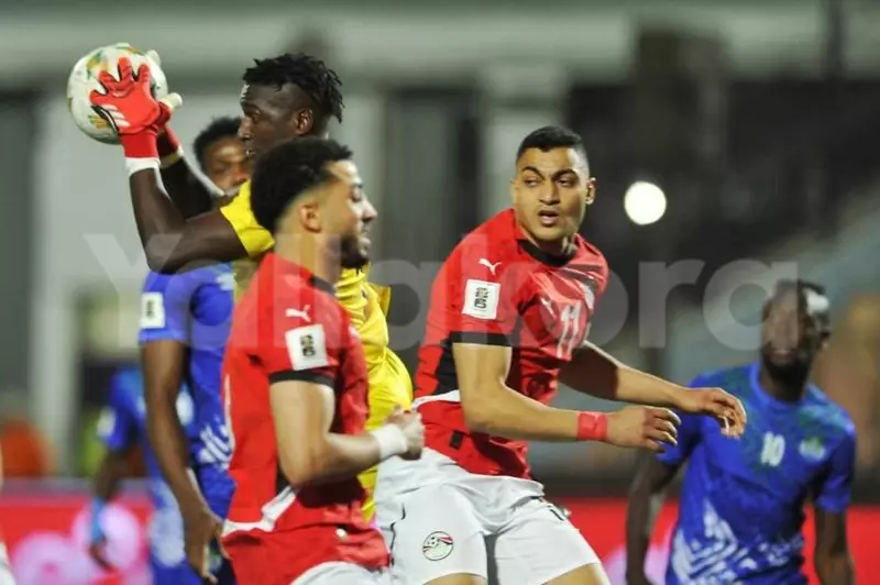 مصطفى محمد مهاجم منتخب مصر خلال مباراة سيراليون